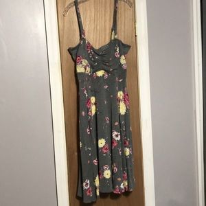 ⭐️ Torrid Strapless (optional) Floral Dress